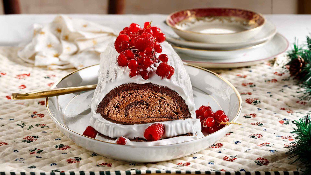 Χριστουγεννιάτικος κορμός με παντεσπάνι