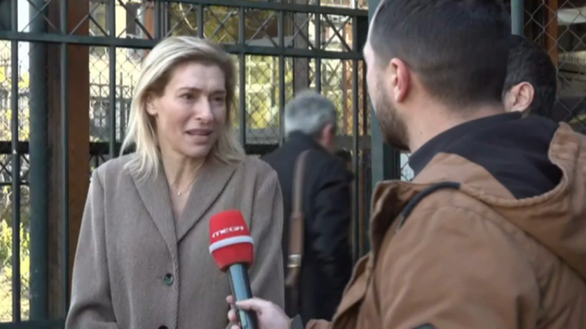 Η Ζέτα Δούκα στα δικαστήρια της Ευελπίδων.