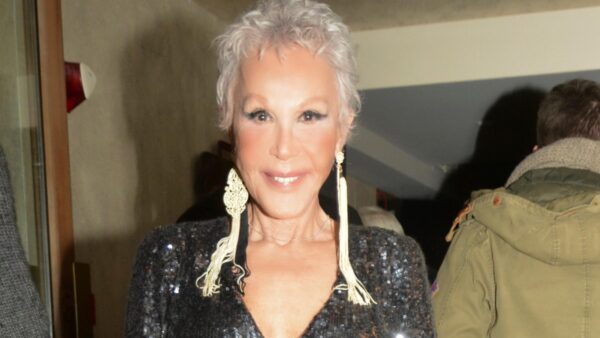 Η Ζωή Λάσκαρη σε παλιά φωτογραφία του