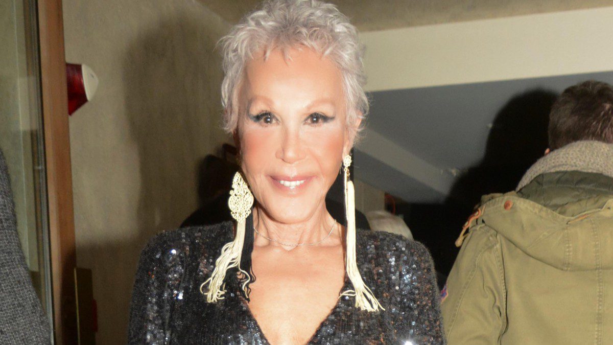 Η Ζωή Λάσκαρη σε παλιά φωτογραφία του