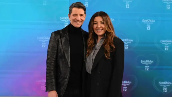 Ο Σάκης Ρουβάς και η Έλενα Παπαρίζουν θα τραγουδήσουν Μαρινέλλα