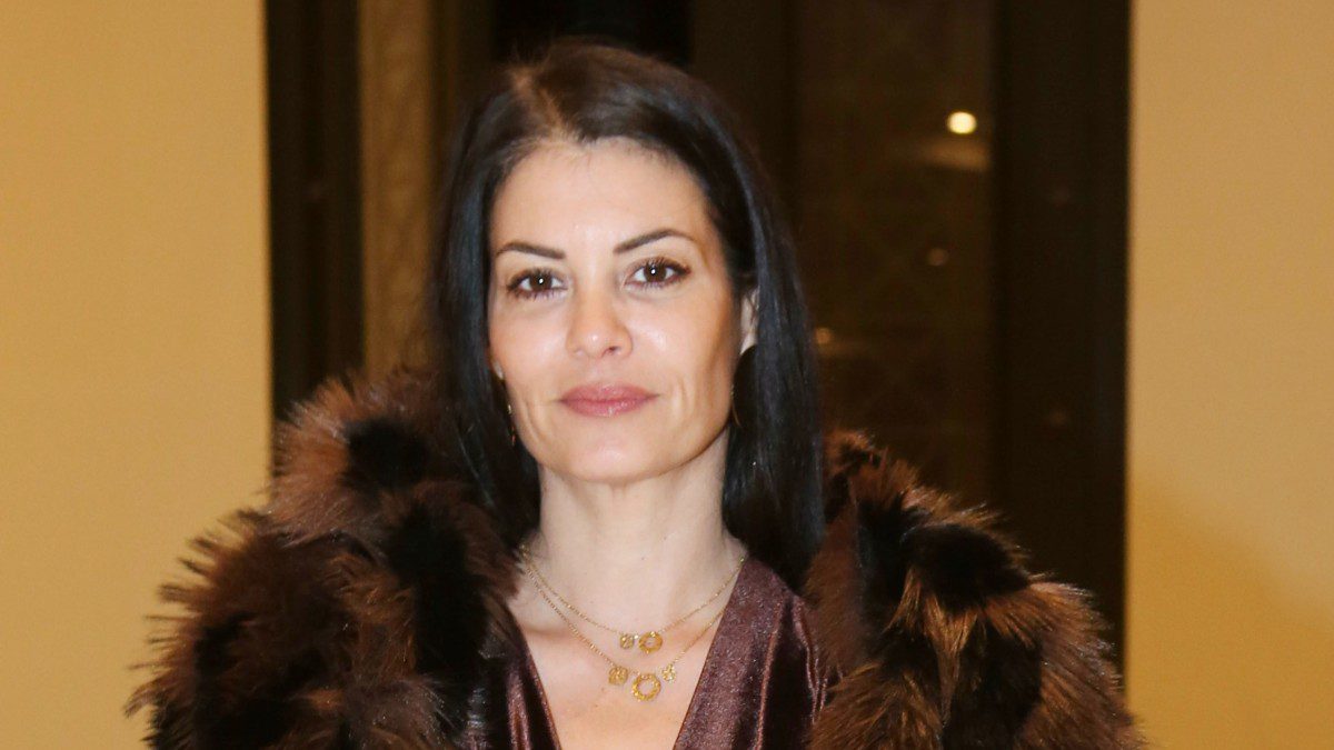 Η Μαρία Κορινθίου σε έξοδό της