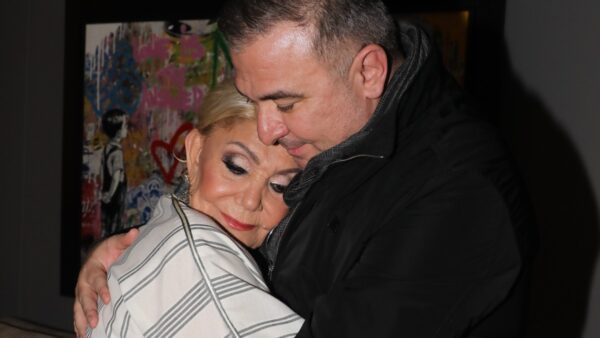 Ο Αντώνης Ρέμος και η Μαρινέλλα σε δημόσια εμφάνιση.