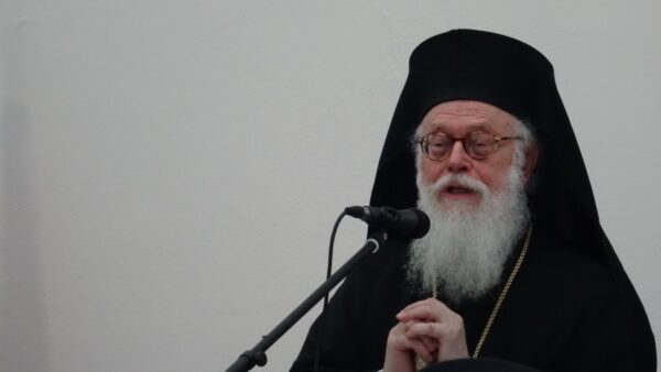 O Αρχιεπίσκοπος Αλβανίας, Αναστάσιος