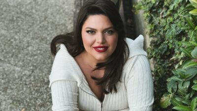 Η Δανάη Μπάρκα με λευκό σύνολο