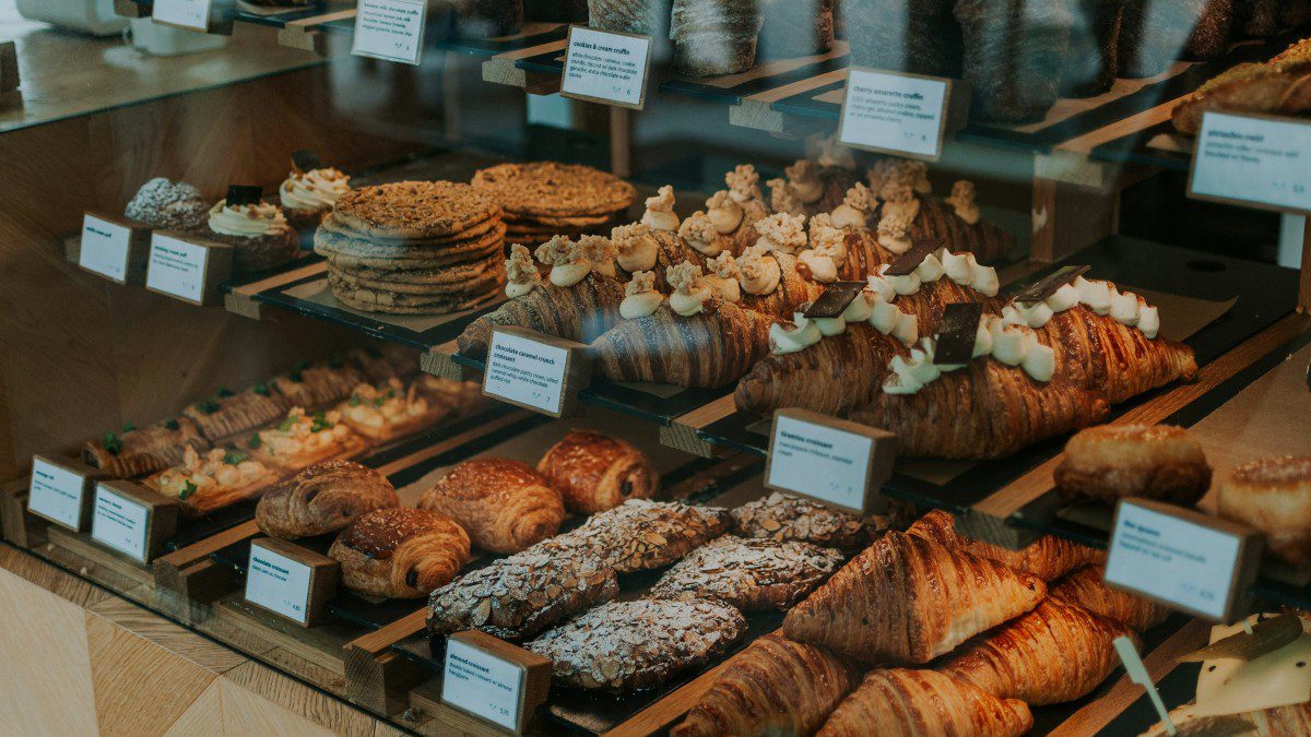 Βιτρίνα από μαγαζί με κρουασάν
