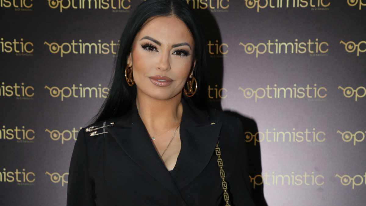 Η Δήμητρα Αλεξανδράκη σε δημόσια έξοδο.