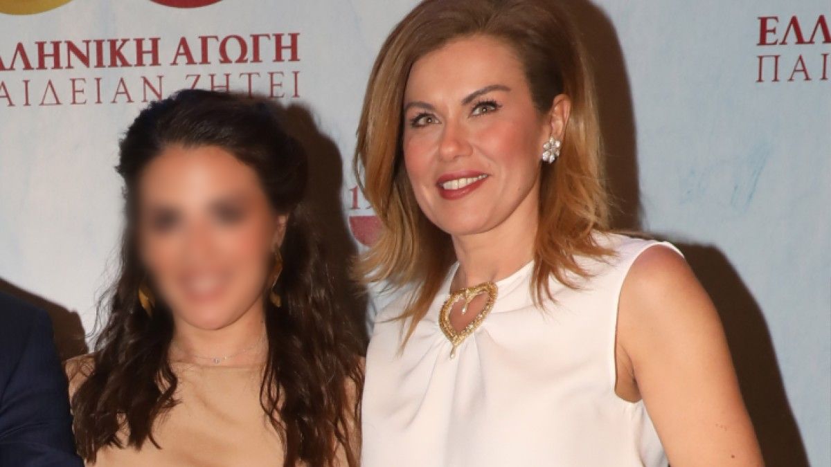 Η Ευγενία Μανωλίδου με την κόρη της, Θεοδώρα Μανωλίδου.