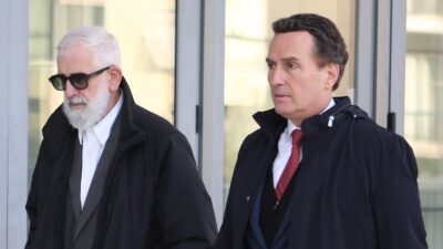 Ο Πέτρος Φιλιππίδης και ο δικηγόρος του Μιχάλης Δημητρακόπουλος