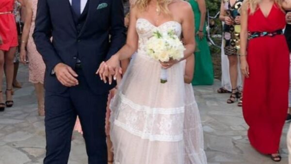 Κομμένη φωτογραφία από τον γάμο της Μαρία Λουίζας Βούρου και του Γιάννη Παπαγεωργίου