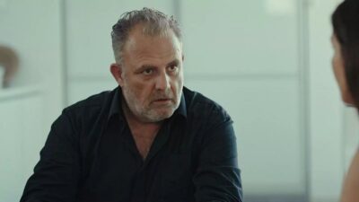 Ο Πασχάλης Τσαρούχας σε σκηνή της Γης της ελιάς