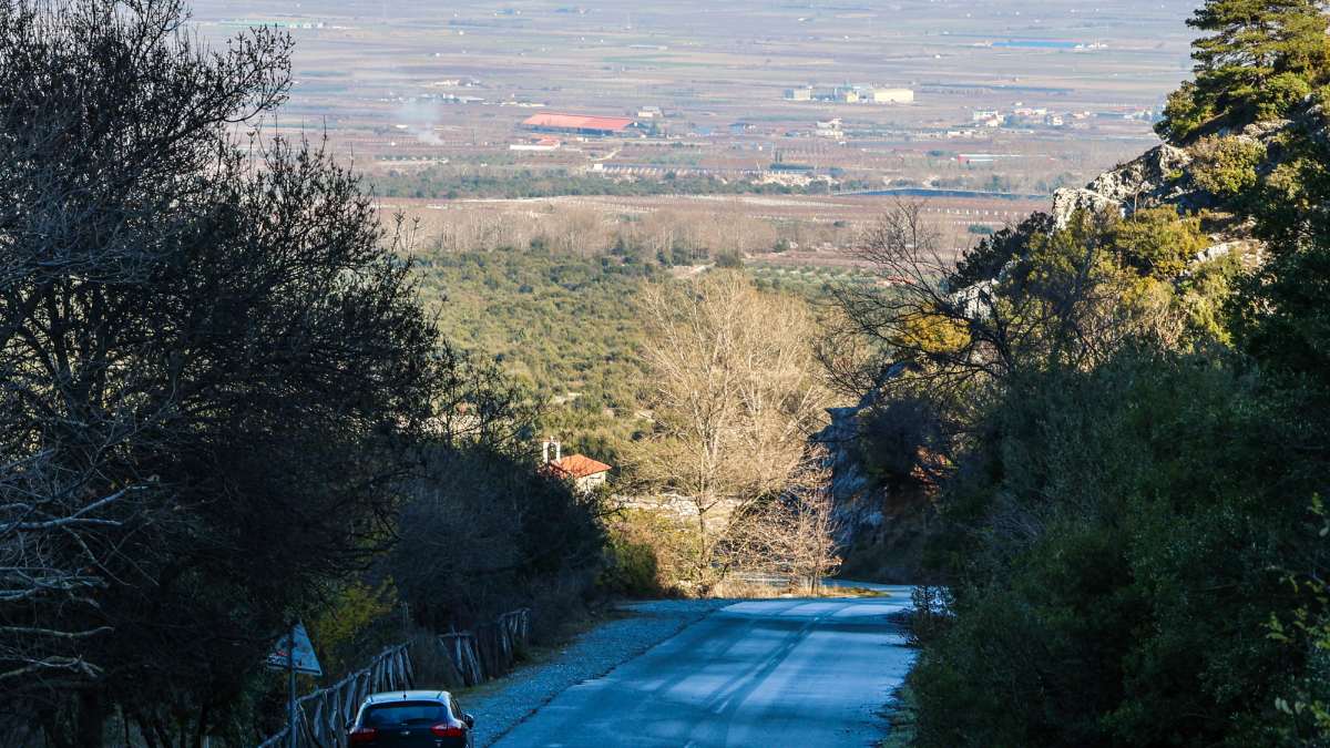 Δρόμος με θέα τα βουνά