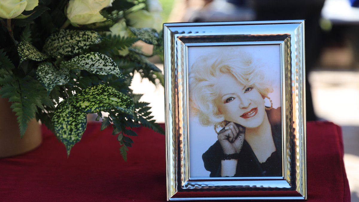 Φωτογραφία από το λαϊκό προσκύνημα στην Καίτη Γκρέυ