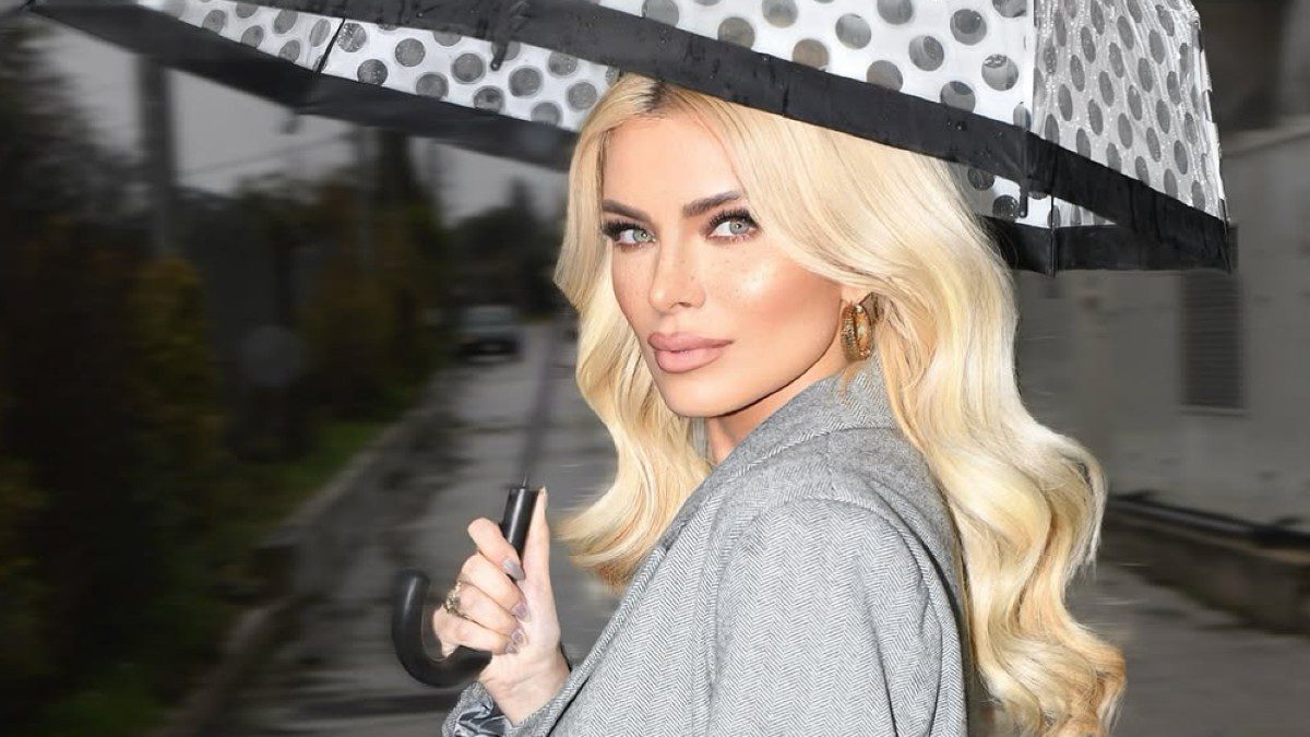 Η Κατερίνα Καινούργιου στον δρόμο