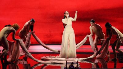 Η Klavdia στην σκηνή του εθνικού τελικού της Eurovision