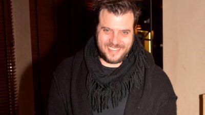 Ο Λάμπης Λιβιεράτος σε δημόσια εμφάνiση.