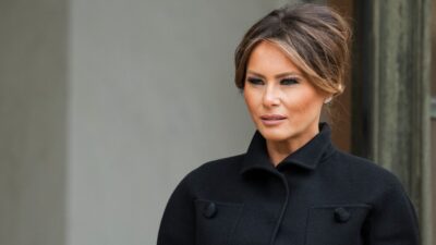 Η Μελάνια Τραμπ με μαύρο σακάκι