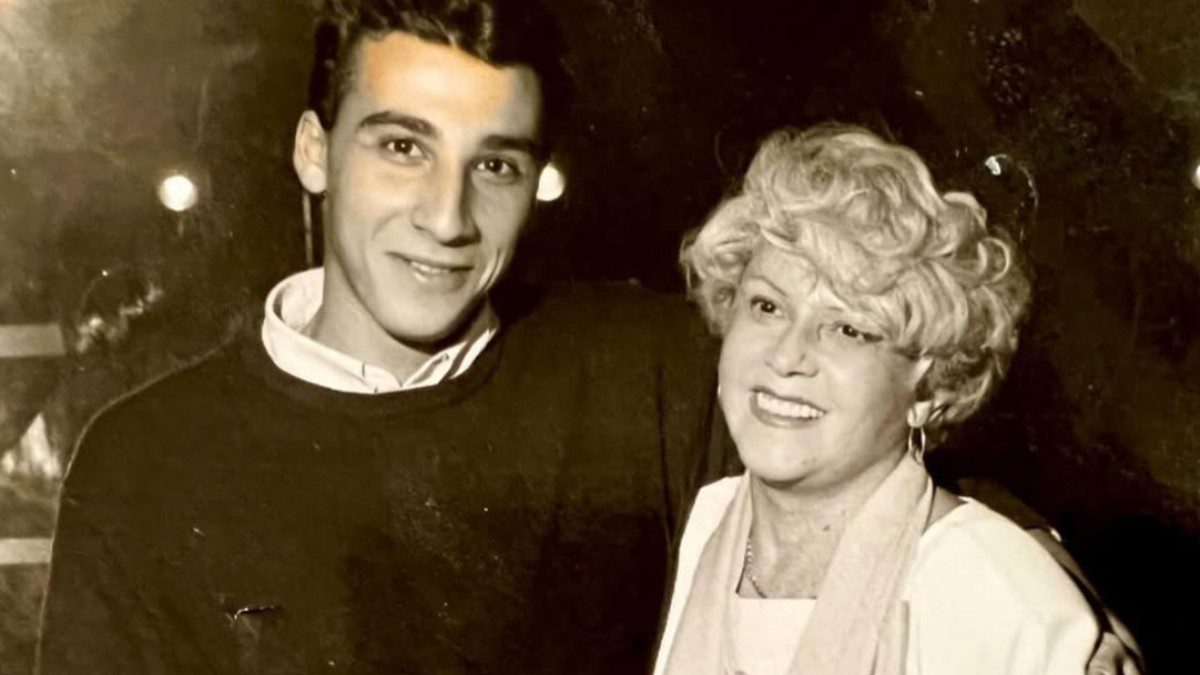 Ο Μίνως Μάτσας αποχαιρετά την Καίτη Γκρέυ