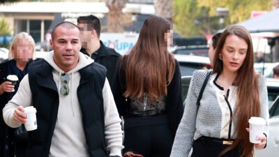 Ο Μιχάλης Ζαμπίδης και η Μαρία Καρολίνα στο κέντρο της Αθήνας.