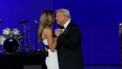 Ντόναλντ Τραμπ και Μελάνια στον χορό της ορκωμοσίας.