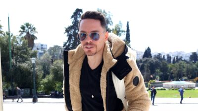 Ο Λευτέρης Πετρούνιας με γυαλιά ηλίου