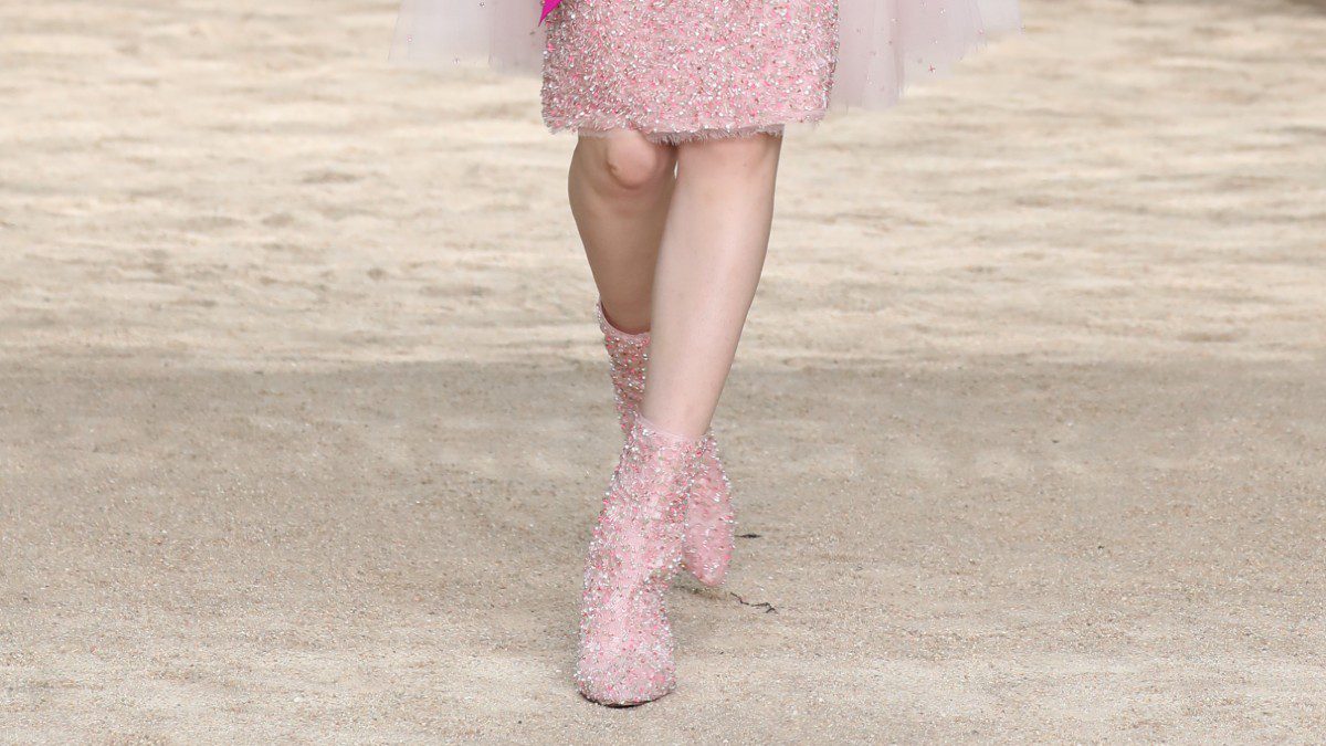 Παπούτσια ροζ στην πασαρέλα Chanel