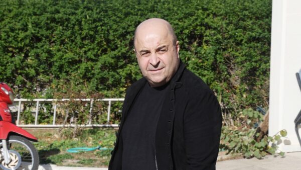 Ο Μάρκος Σεφερλής στα μαύρα