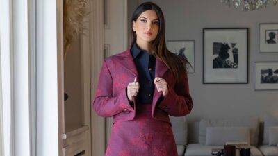 Η Σταματίνα Τσιμτσιλή με μπορντό σύνολο