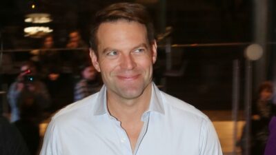 Ο Στέφανος Κασσελάκης σε δημόσια έξοδο.