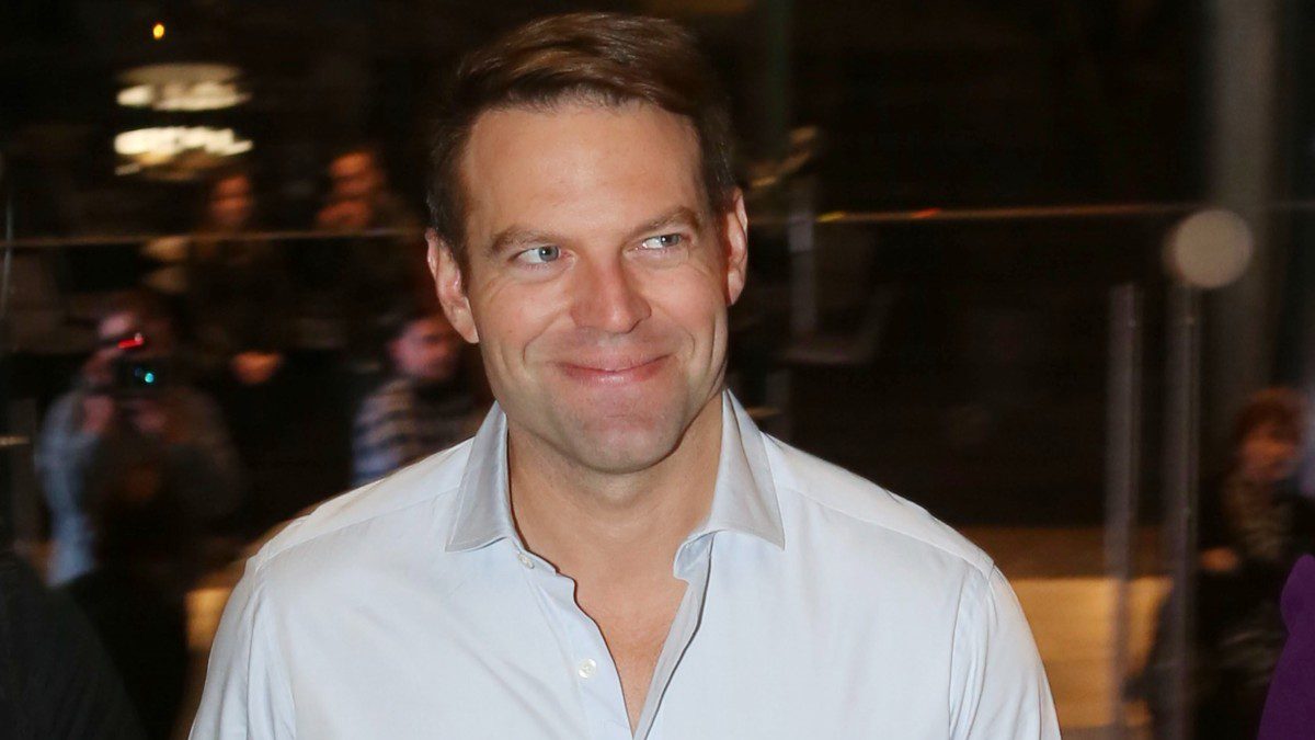 Ο Στέφανος Κασσελάκης σε δημόσια έξοδο.