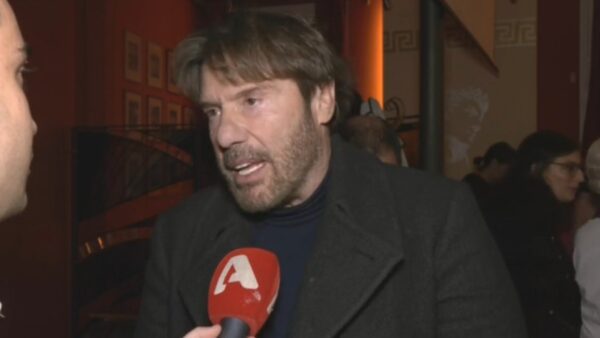 Ο Στράτος Τζώρτζογλου μπροστά στην κάμερα