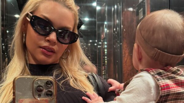 Η Βίκυ Κάβουρα με την κόρη της στο Instagram.