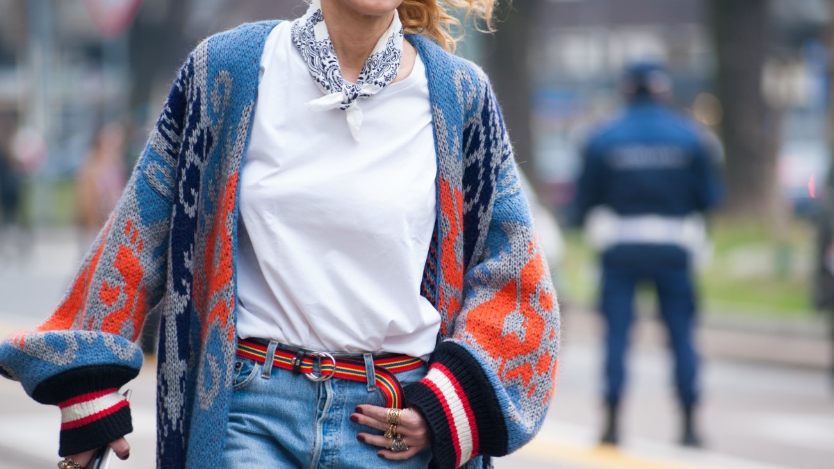 Λευκό μπλουζάκι στο street style