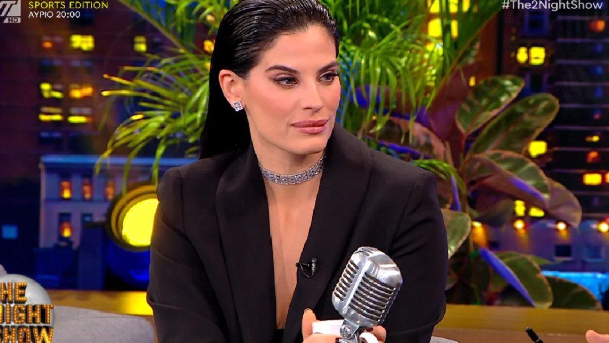 Η Χριστίνα Μπόμπα στο πλατό της εκπομπής The 2night show
