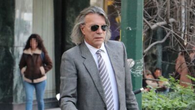 Ο Ηλίας Ψινάκης στον δρόμο