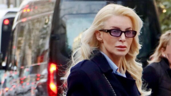 Η Κατερίνα Καινούργιου στο κέντρο της Αθήνας