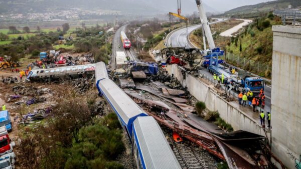 Τα τρένα στα Τέμπη
