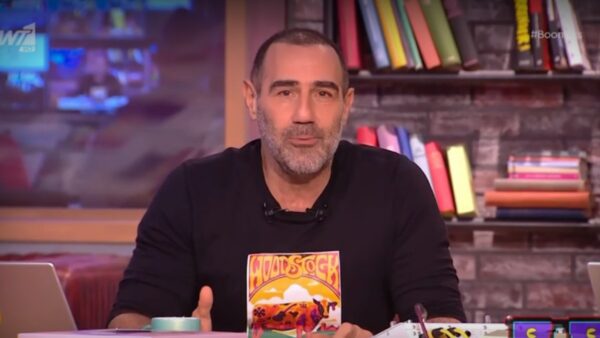 Ο Αντώνης Κανάκης μιλάει στο πλατό