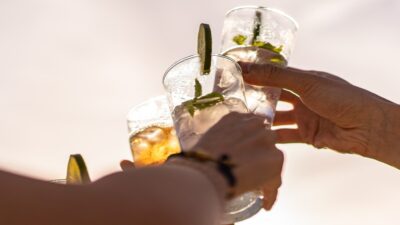 Αναψυκτικό σε ποτήρια