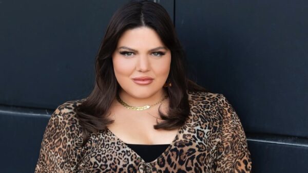 Η Δανάη Μπάρκα με λεοπάρ πουκάμισο