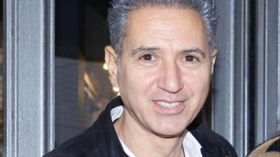 Ο Δημήτρης Κόκοτας σε βραδινή έξοδο.