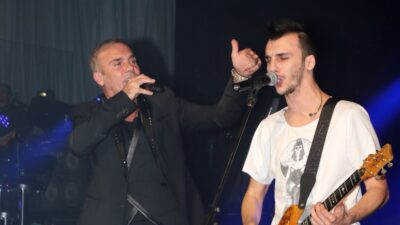 Ο Στέλιος Ρόκκος με το γιο του Δημήτρη σε συναυλία του