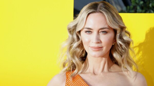 Η emily blunt