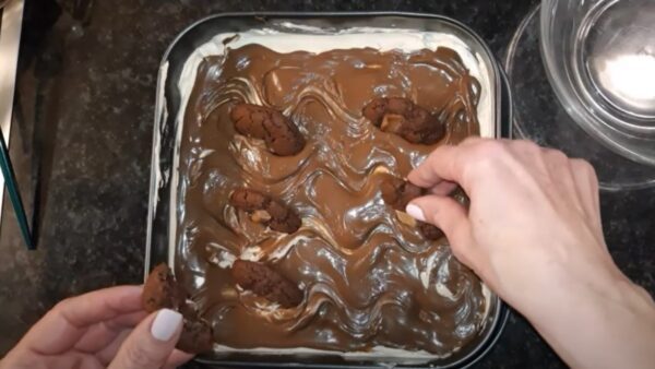 Γλυκό με σοκολάτα και 3 υλικά