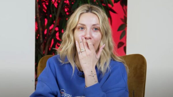 Η Γαρυφαλλιά Καληφώνη στην εκπομπή της στο Youtube