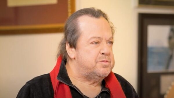 Ο Γιάννης Πάριος σε συνέντευξη σε πλατό