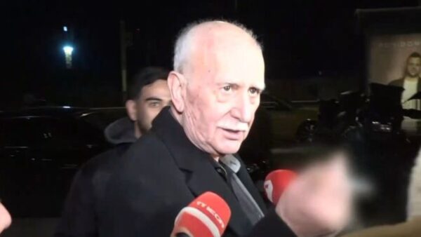 Ο Γιώργος Παπαδάκης μπροστά στις κάμερες