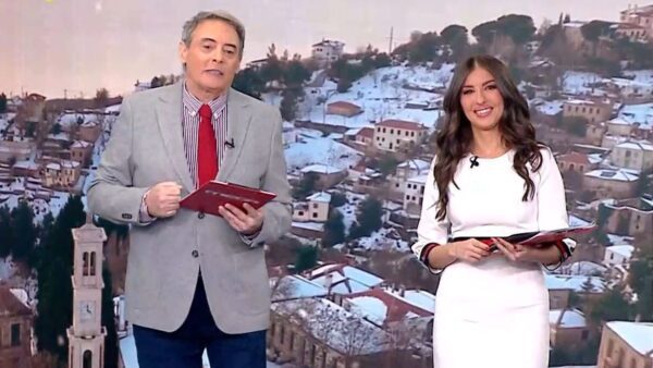 Ο Ιορδάνης Χασαπόπουλος και η Βελίκα Καραβάλτσιου στο πλατό του Κοινωνία Ώρα Mega