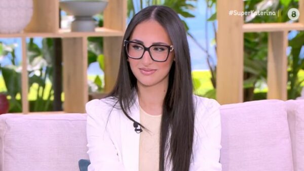 Η Klavdia στο πλατό του Super Κατερίνα