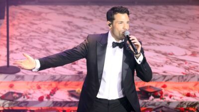 Ο Κωνσταντίνος Αργυρός σε συναυλία του.